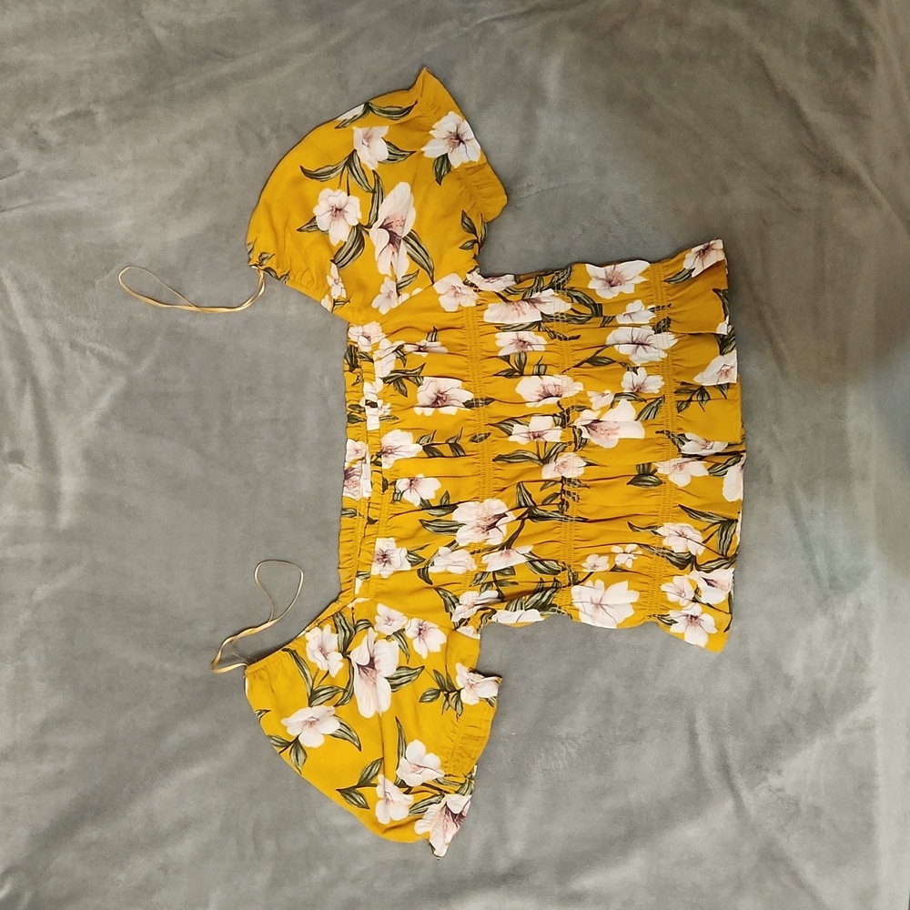 Square neck crop top with flower pattern